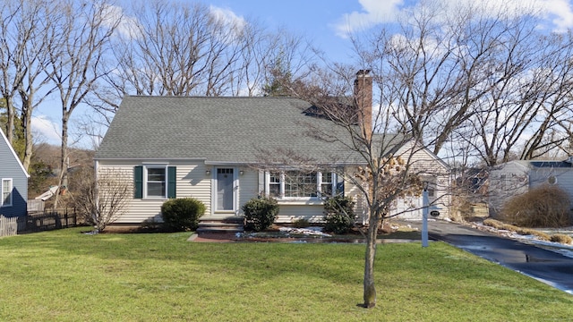 new england style home featuring a front lawn