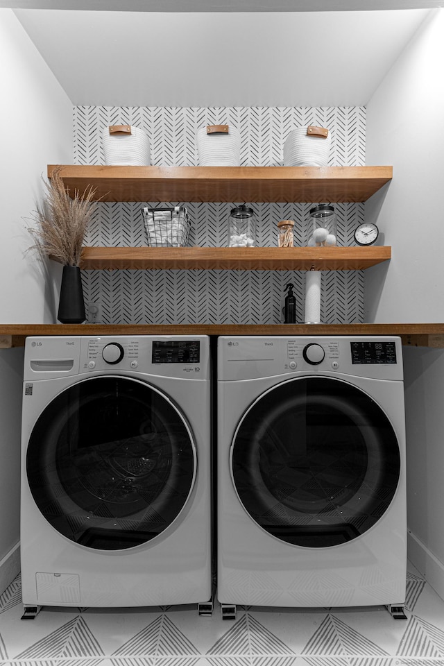 washroom featuring washing machine and clothes dryer