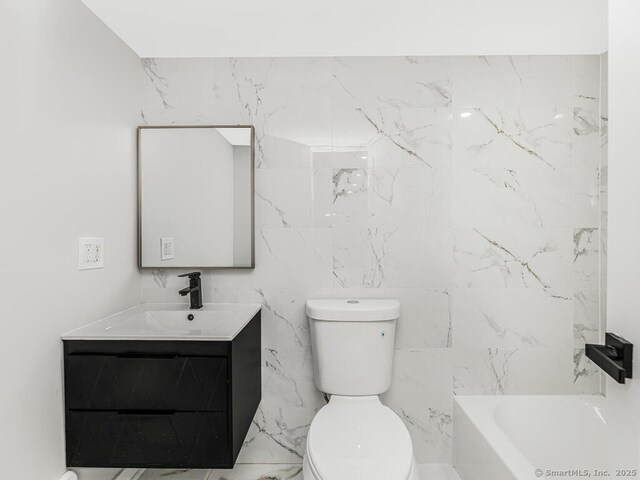 bathroom featuring vanity, toilet, and a bathtub