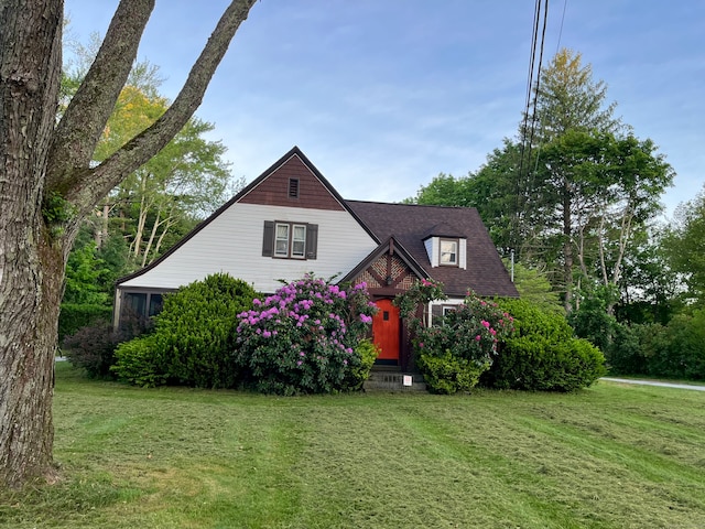 view of front of house with a front yard