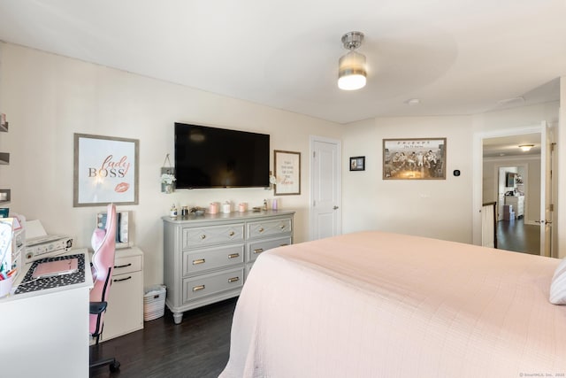 bedroom with dark wood-type flooring and ceiling fan