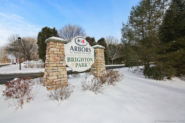 view of community / neighborhood sign