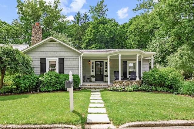 view of front facade with covered porch and a front lawn