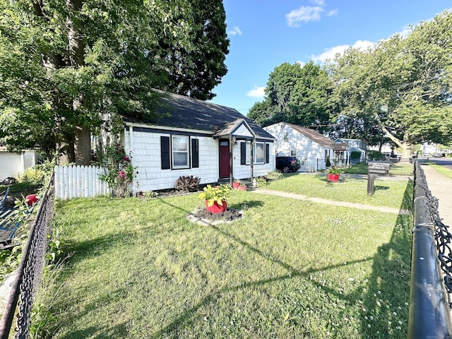 view of front of property with a front yard