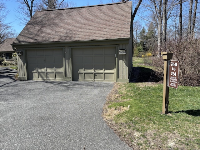 view of detached garage