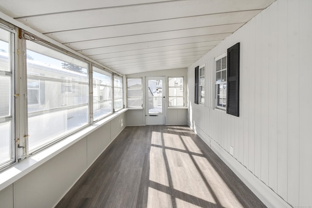 sunroom / solarium with vaulted ceiling