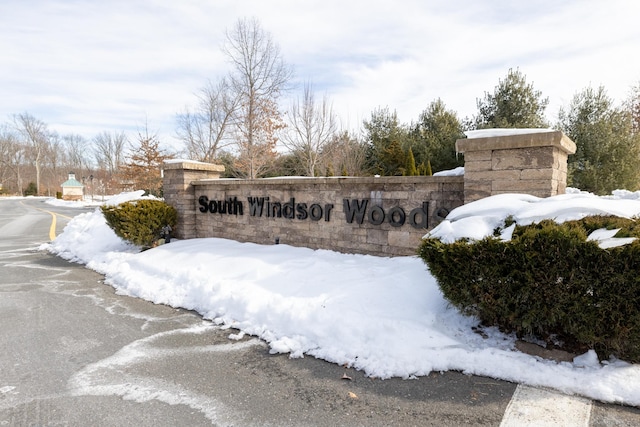 view of community / neighborhood sign