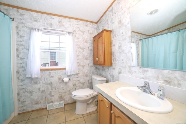 full bathroom with a textured ceiling, ornamental molding, visible vents, and wallpapered walls