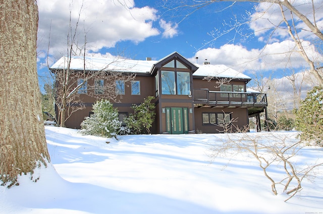 view of front facade featuring a wooden deck