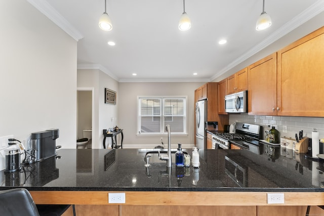 kitchen featuring stainless steel appliances, ornamental molding, a peninsula, and tasteful backsplash