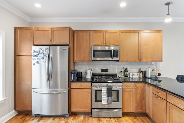 kitchen featuring stainless steel appliances, light wood finished floors, dark countertops, and tasteful backsplash