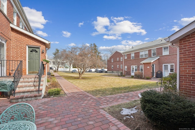 view of yard featuring a residential view