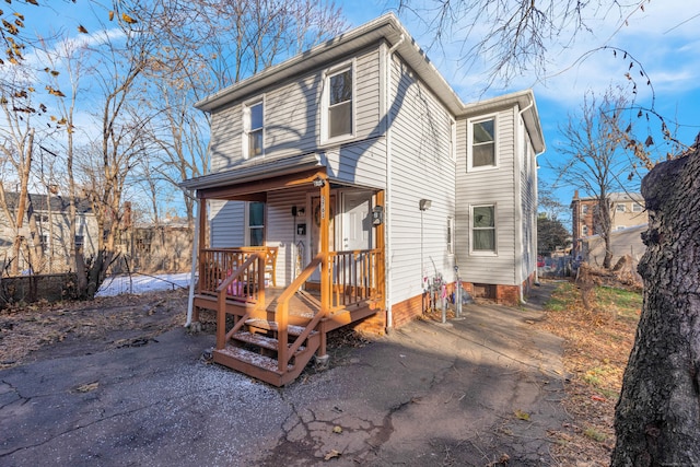 view of front property