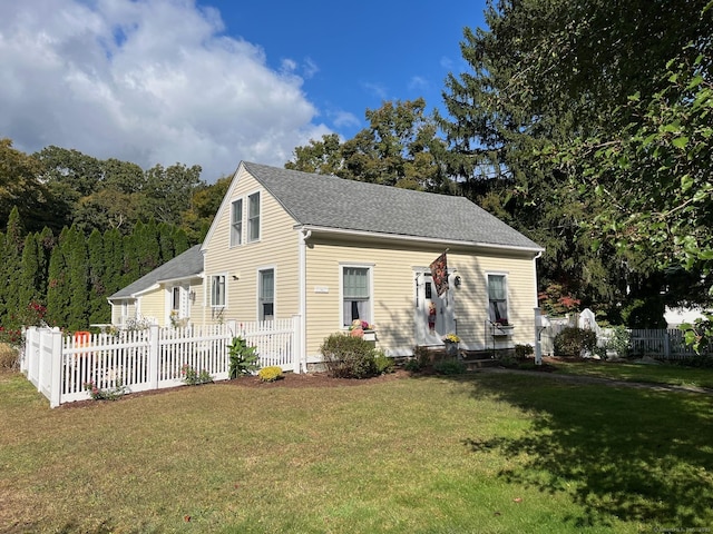 view of front of home with a front lawn