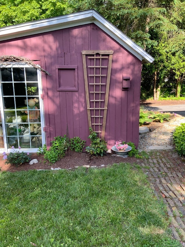 view of outbuilding with a yard