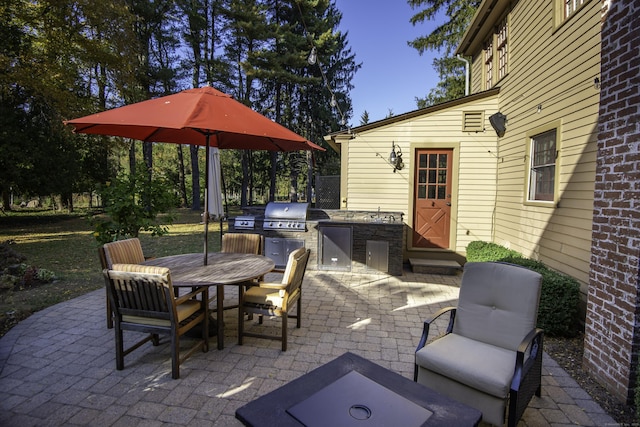 view of patio featuring outdoor dining space, grilling area, and an outdoor kitchen