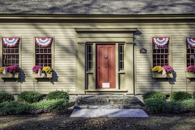 property entrance with roof with shingles