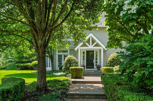 4 Hemlock Rdg, Weston, CT 06883 - view of front of property with a front yard