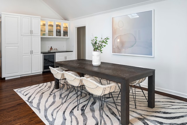 dining space with beverage cooler, dark wood-style floors, vaulted ceiling, crown molding, and a bar