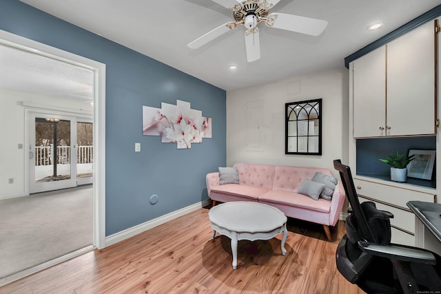 living area featuring light wood finished floors, recessed lighting, a ceiling fan, and baseboards