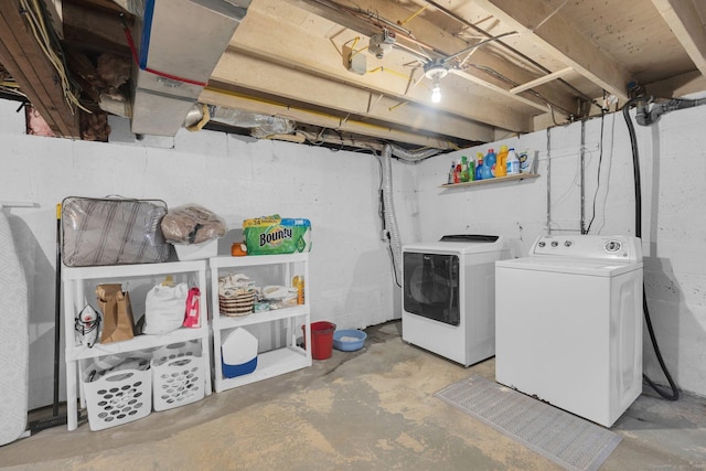 clothes washing area with laundry area and independent washer and dryer