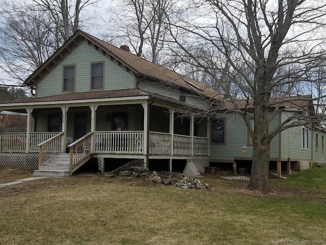 view of front facade featuring a front yard and a porch