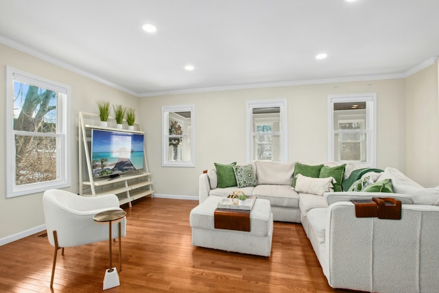 living room featuring ornamental molding, recessed lighting, wood finished floors, and baseboards