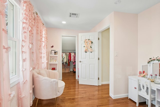 living area featuring light wood-style floors, recessed lighting, visible vents, and baseboards