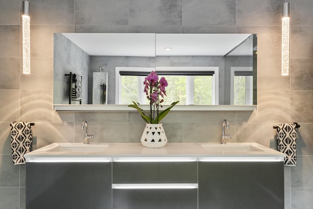 16 Whitehall Pl, Farmington, CT 06032 - full bath featuring tile walls, double vanity, backsplash, and a towel warming rack