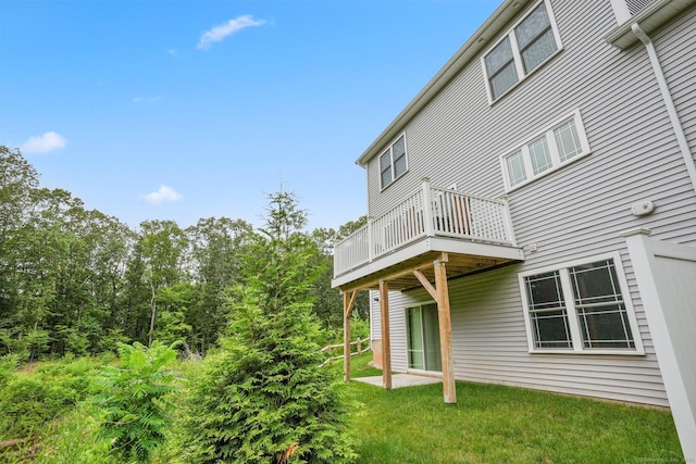 40 Newbury Ct Unit 40, North Haven, CT 06473 - back of property featuring a yard