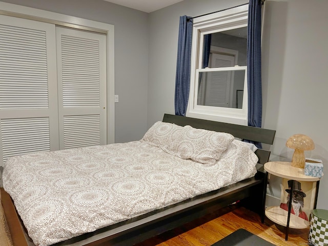 bedroom featuring a closet