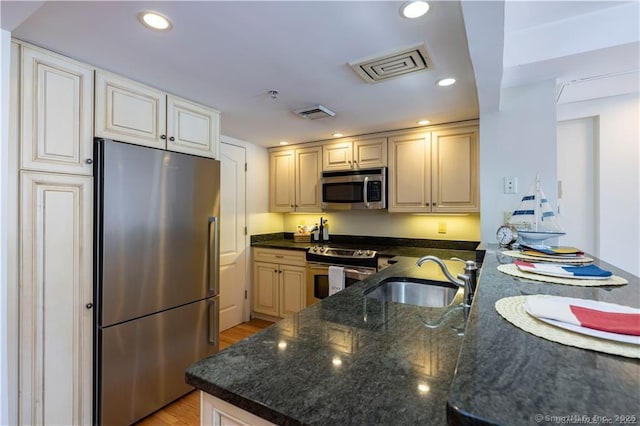 kitchen featuring a sink, recessed lighting, visible vents, and stainless steel appliances