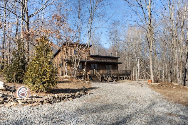 view of front of house with driveway