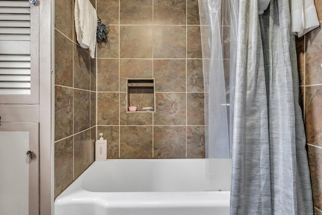 bathroom featuring shower / bathtub combination with curtain