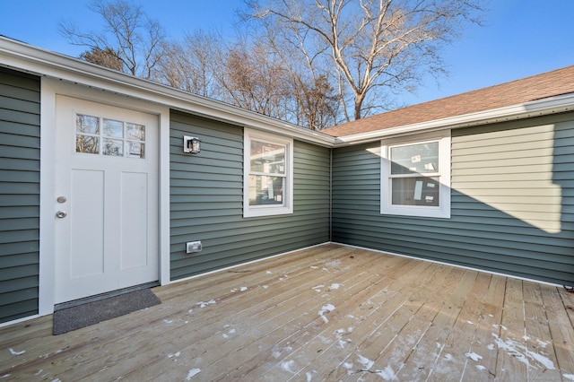 entrance to property featuring a wooden deck