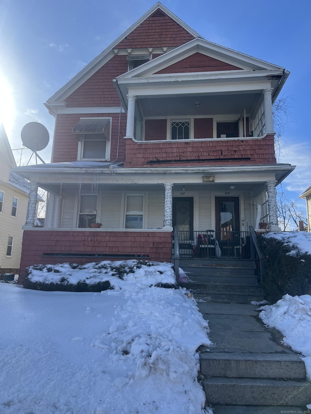 view of front of property with covered porch