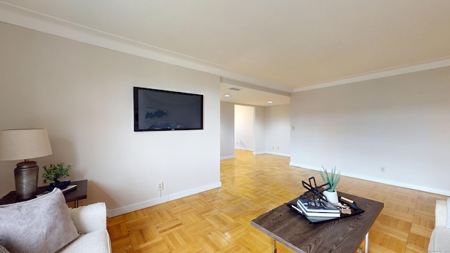 living area with crown molding and baseboards