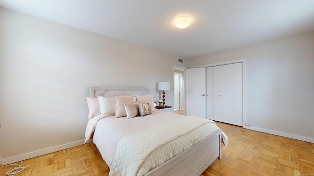 bedroom with baseboards and a closet