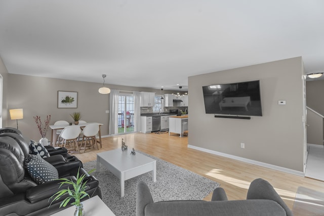 living room featuring light wood-style flooring and baseboards