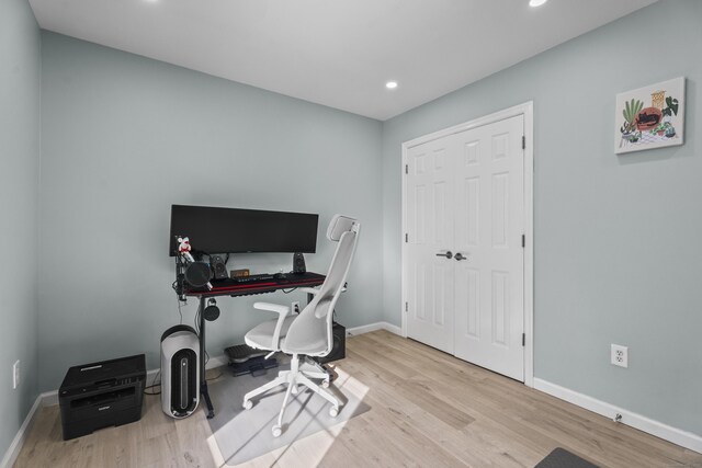 home office featuring light wood finished floors, recessed lighting, and baseboards