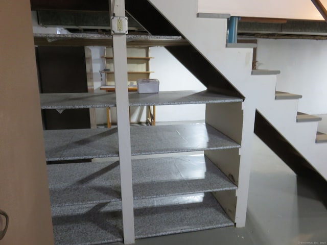 324 Maple St, Branford, CT 06405 - view of stairs