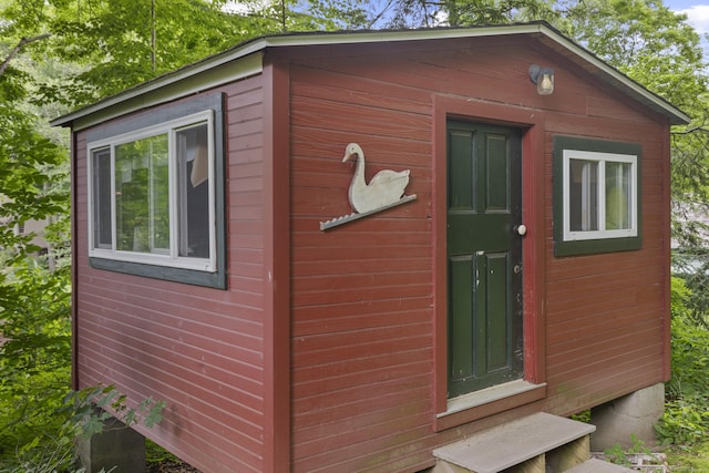 view of outbuilding featuring an outbuilding