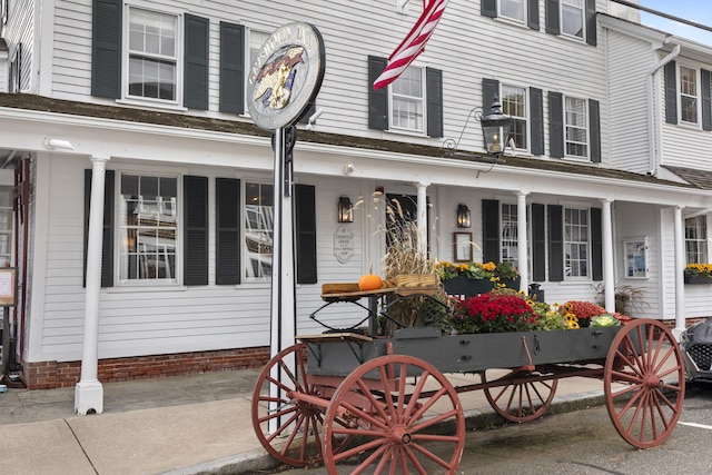 view of front facade with a porch