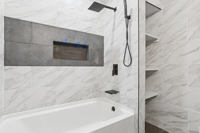 bathroom with tub / shower combination