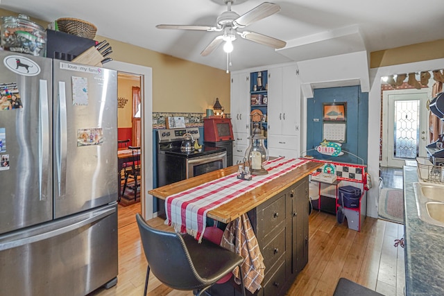 kitchen with dark brown cabinetry, light wood-style floors, ceiling fan, and stainless steel appliances