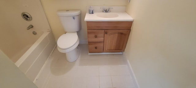 bathroom featuring a washtub, toilet, vanity, tile patterned flooring, and baseboards