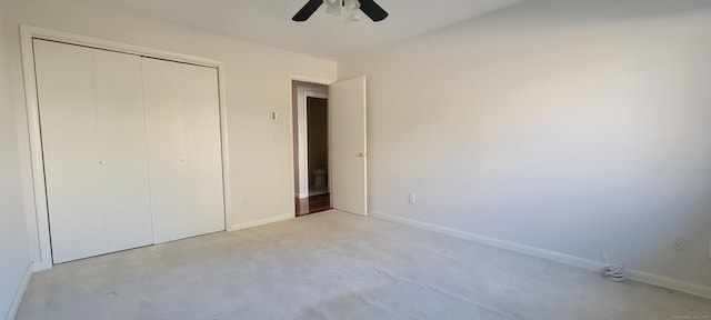 unfurnished bedroom featuring a ceiling fan, baseboards, and a closet