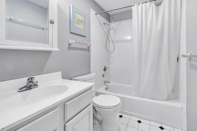 full bathroom featuring shower / bathtub combination with curtain, toilet, and vanity