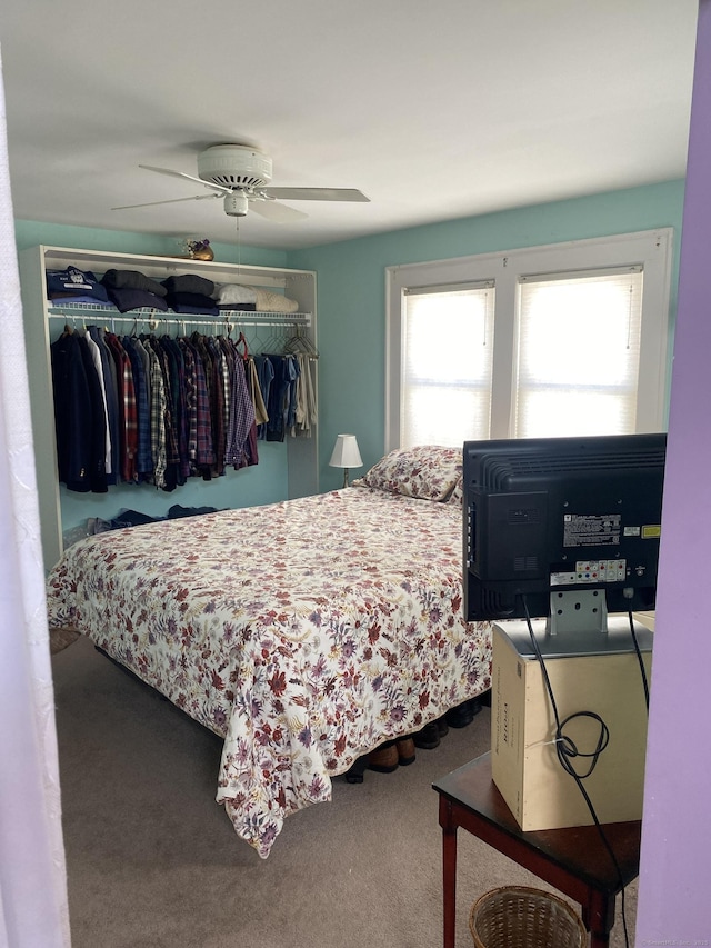 bedroom featuring a ceiling fan, a closet, and carpet flooring