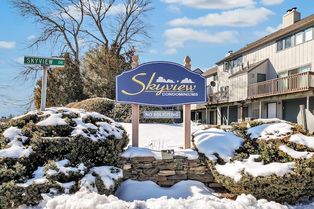 view of community / neighborhood sign